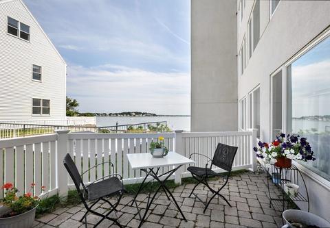1 Commodore Ct #102, Hull, MA 02045 photo 1