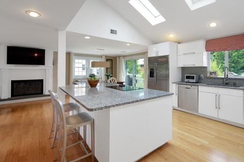 10 Leonard St, Hingham, MA 02043 photo 1