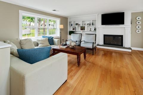 10 Leonard St, Hingham, MA 02043 photo 2