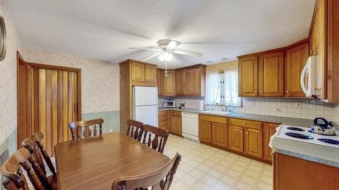 83 Mildred Ave, Springfield, MA 01104 photo 6