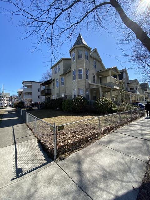 483 Dickinson St, Springfield, MA 01108 photo 2
