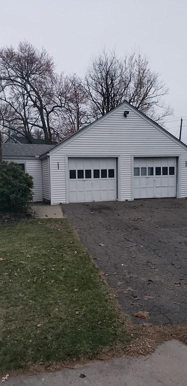 105 Corona St, Springfield, MA 01104 photo 2