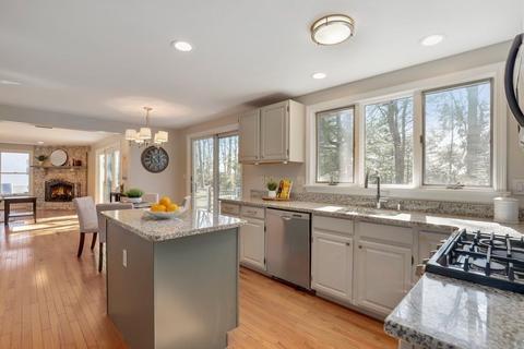 79 Hammersmith Dr, Saugus, MA 01906 photo 2