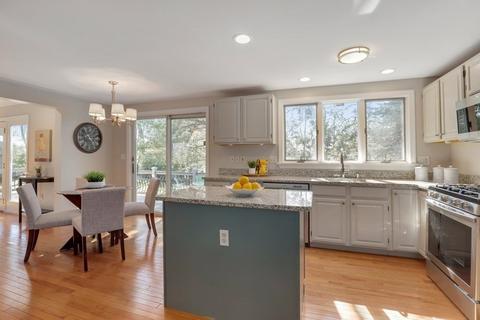 79 Hammersmith Dr, Saugus, MA 01906 photo 3