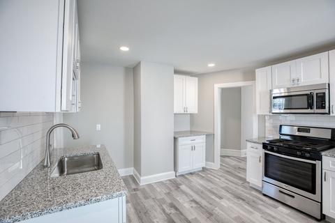 65 Mapledell St, Springfield, MA 01109 photo 9