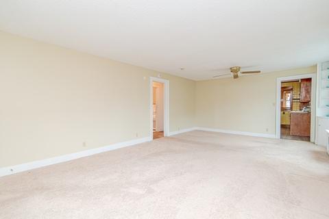 369 El Paso St, Springfield, MA 01104 photo 5