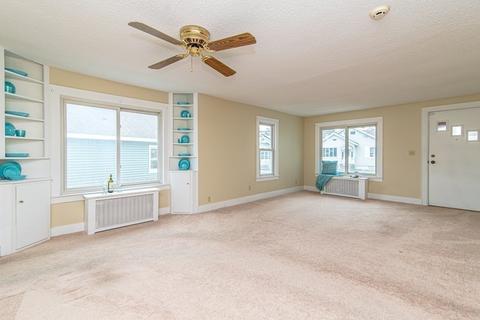369 El Paso St, Springfield, MA 01104 photo 3