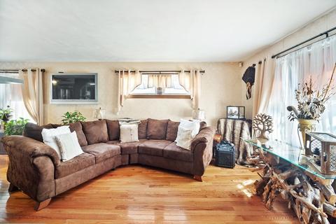 49 Ionia St, Springfield, MA 01109 photo 9