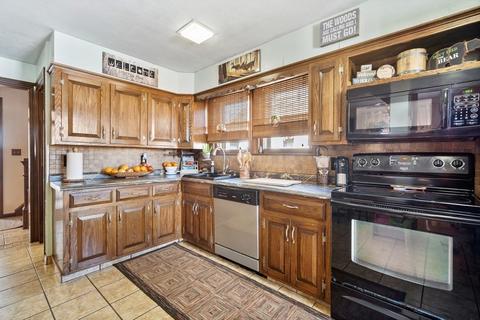 49 Ionia St, Springfield, MA 01109 photo 3