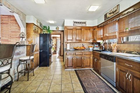 49 Ionia St, Springfield, MA 01109 photo 2