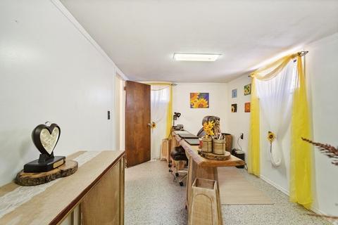 49 Ionia St, Springfield, MA 01109 photo 20