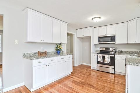 17 Pleasant St, Upton, MA 01568 photo 4
