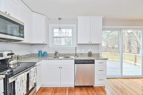 17 Pleasant St, Upton, MA 01568 photo 3
