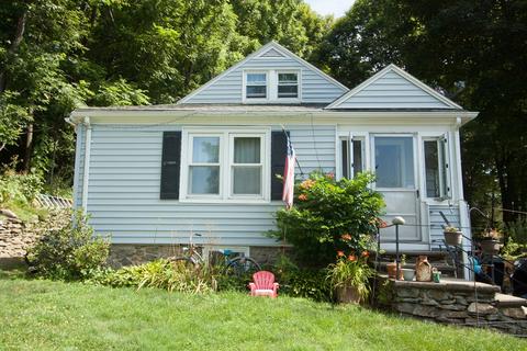 4 Willow St, Worcester, MA 01603 photo 1