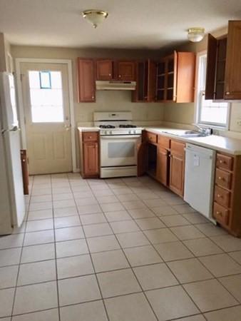 24 Craig St, Springfield, MA 01108 photo 2