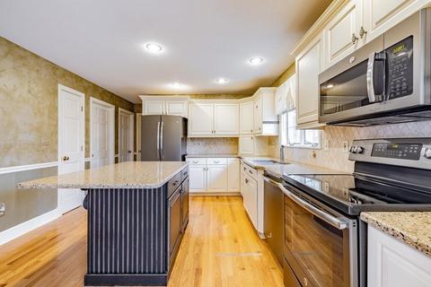 39 Atwater Pl, Springfield, MA 01107 photo 8