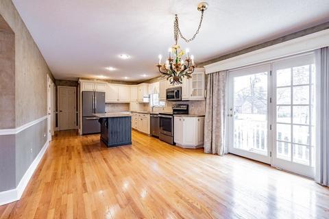 39 Atwater Pl, Springfield, MA 01107 photo 9
