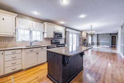 39 Atwater Pl, Springfield, MA 01107 photo 6