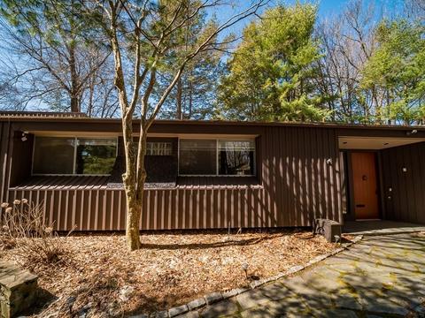 1 Waring Cir, Worcester, MA 01609 photo 2