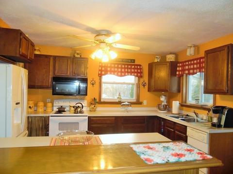 555 Dickinson St, Fall River, MA 02721 photo 3