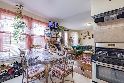 26 Massasoit Pl, Springfield, MA 01107 photo 3