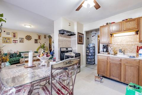 26 Massasoit Pl, Springfield, MA 01107 photo 2