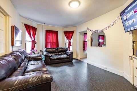 106 Massasoit St, Springfield, MA 01107 photo 4