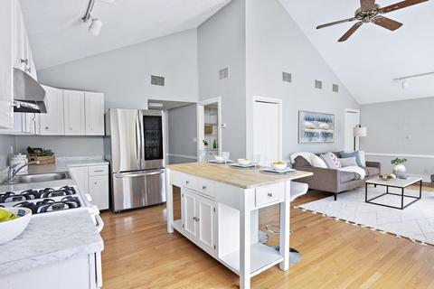 206 West St, Reading, MA 01867 photo 2