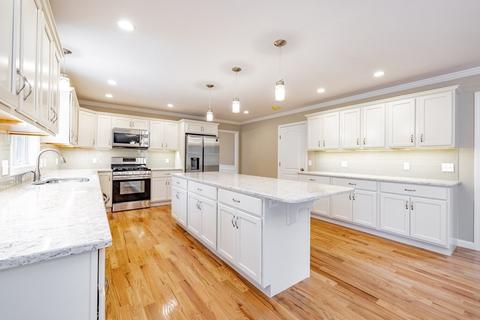 175 Barrington Dr, Springfield, MA 01129 photo 3