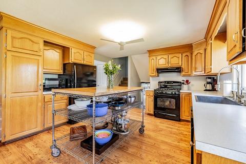 98 Neill Ave, Chicopee, MA 01013 photo 12