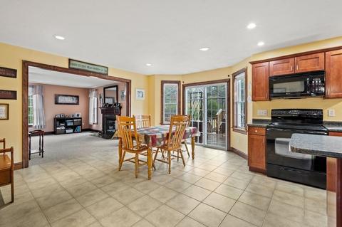 2 Peter J Dr, Townsend, MA 01469 photo 5