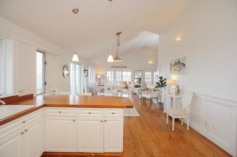 89 E Chop, Oak Bluffs, MA 02572 photo 3