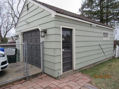 28 Glencoe St, Springfield, MA 01104 photo 3