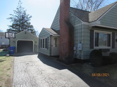 28 Glencoe St, Springfield, MA 01104 photo 2