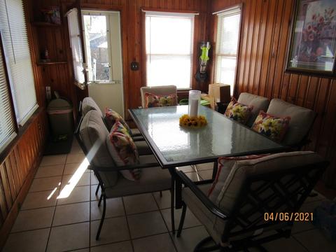 28 Glencoe St, Springfield, MA 01104 photo 8