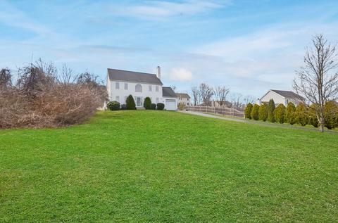27 Peach Tree Dr, Sutton, MA 01590 photo 2