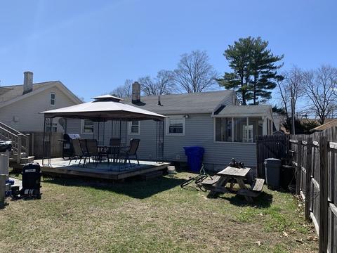 33 Schley St, Springfield, MA 01109 photo 4