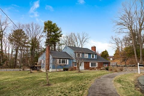 28 Fox Run, Reading, MA 01867 photo 2