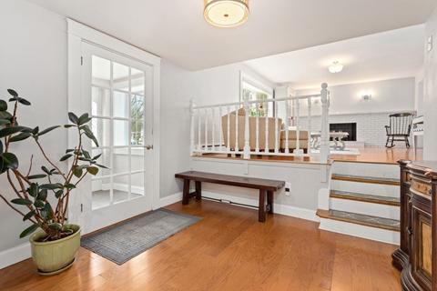 28 Fox Run, Reading, MA 01867 photo 4