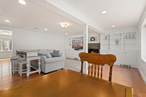 28 Fox Run, Reading, MA 01867 photo 8