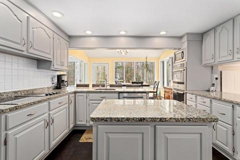 28 Fox Run, Reading, MA 01867 photo 19
