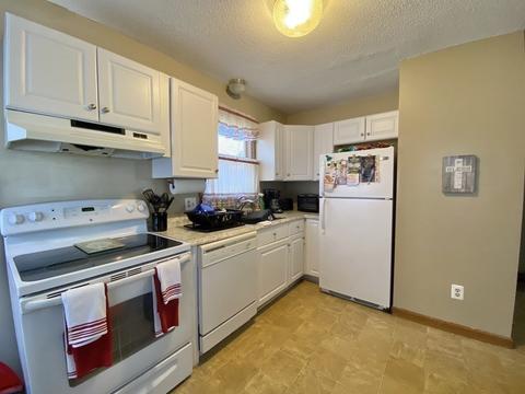 78 Beverly Ln, Springfield, MA 01151 photo 3