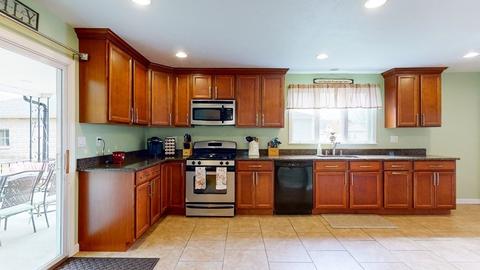 48 Proctor St, Worcester, MA 01606 photo 3