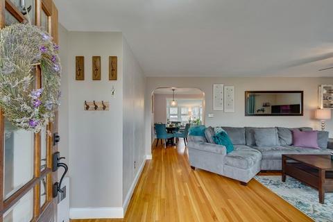 10 Floyd St, Saugus, MA 01906 photo 2