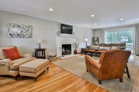 19 Taft St, Marblehead, MA 01945 photo 4