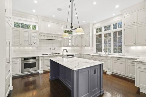 49 Lee St, Brookline, MA 02445 photo 2