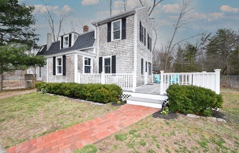 22 Lewis Ct, Hingham, MA 02043 photo 3