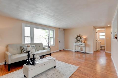 9 Mayflower Ln, Wareham, MA 02538 photo 3