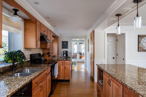 6 Robin Ln, Hingham, MA 02043 photo 3