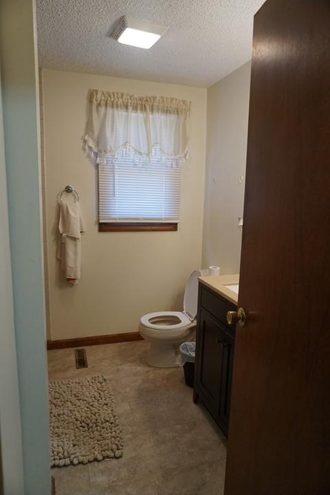 108 Carr St, Springfield, MA 01118 photo 17